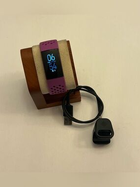 Fitbit Charge 4 (purple/purple, Charger included, new band)